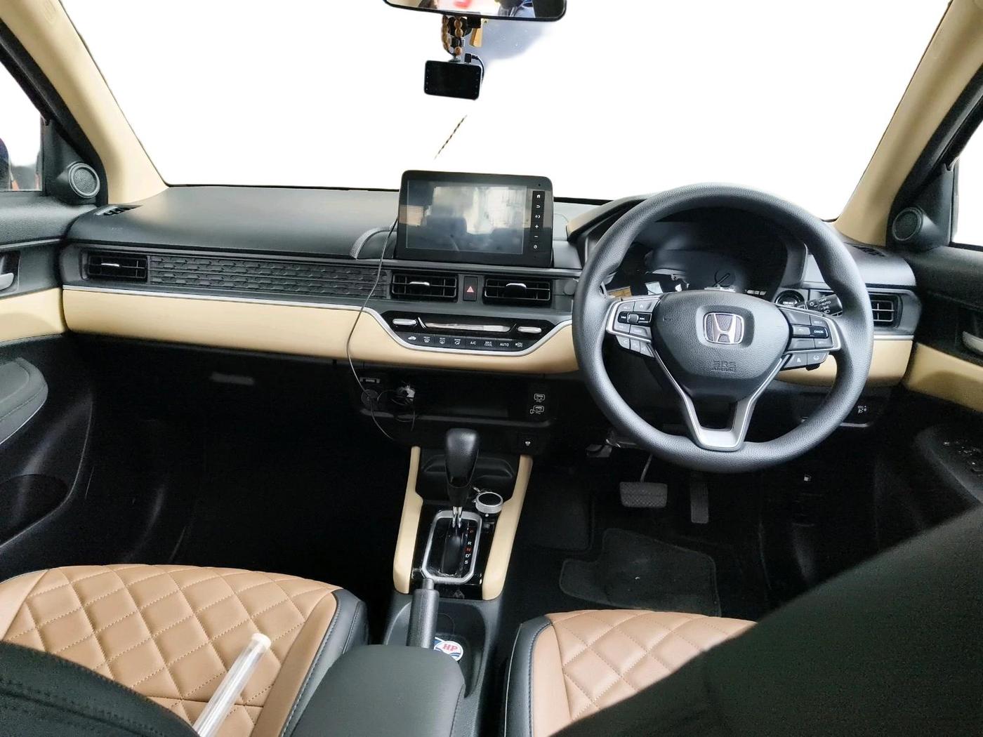 2025 Honda Amaze ZX 1.2 Petrol CVT, Petrol, Automatic, 3,115 km, interior