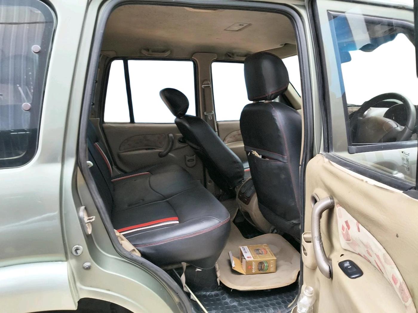 2008 Mahindra Scorpio SLE 2.6 CRDE, Diesel, Manual, 1,29,483 km, interior