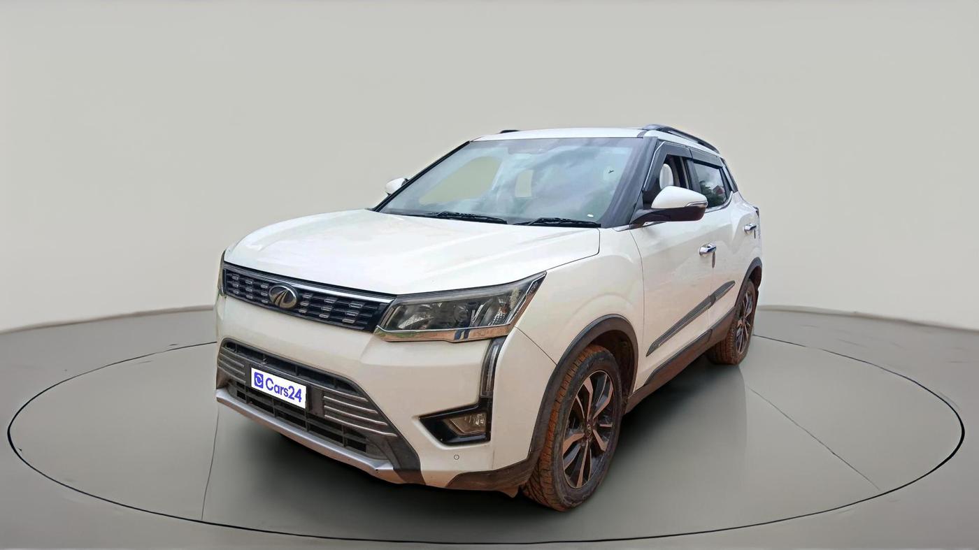 2020 Mahindra XUV300 W8 (O) 1.5 DIESEL AMT, Diesel, Automatic, 1,19,704 km, exterior