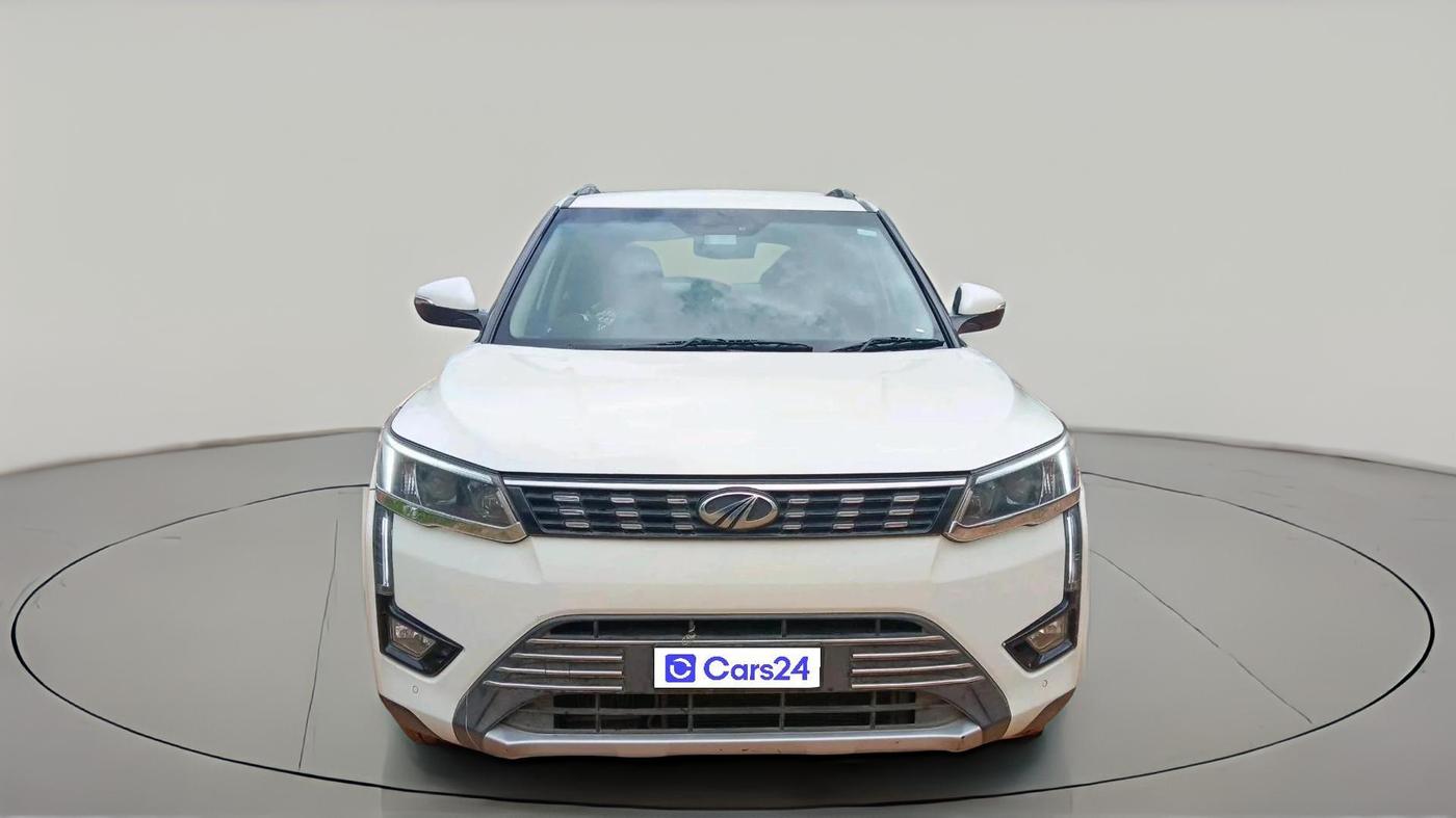 2020 Mahindra XUV300 W8 (O) 1.5 DIESEL AMT, Diesel, Automatic, 1,19,704 km, exterior