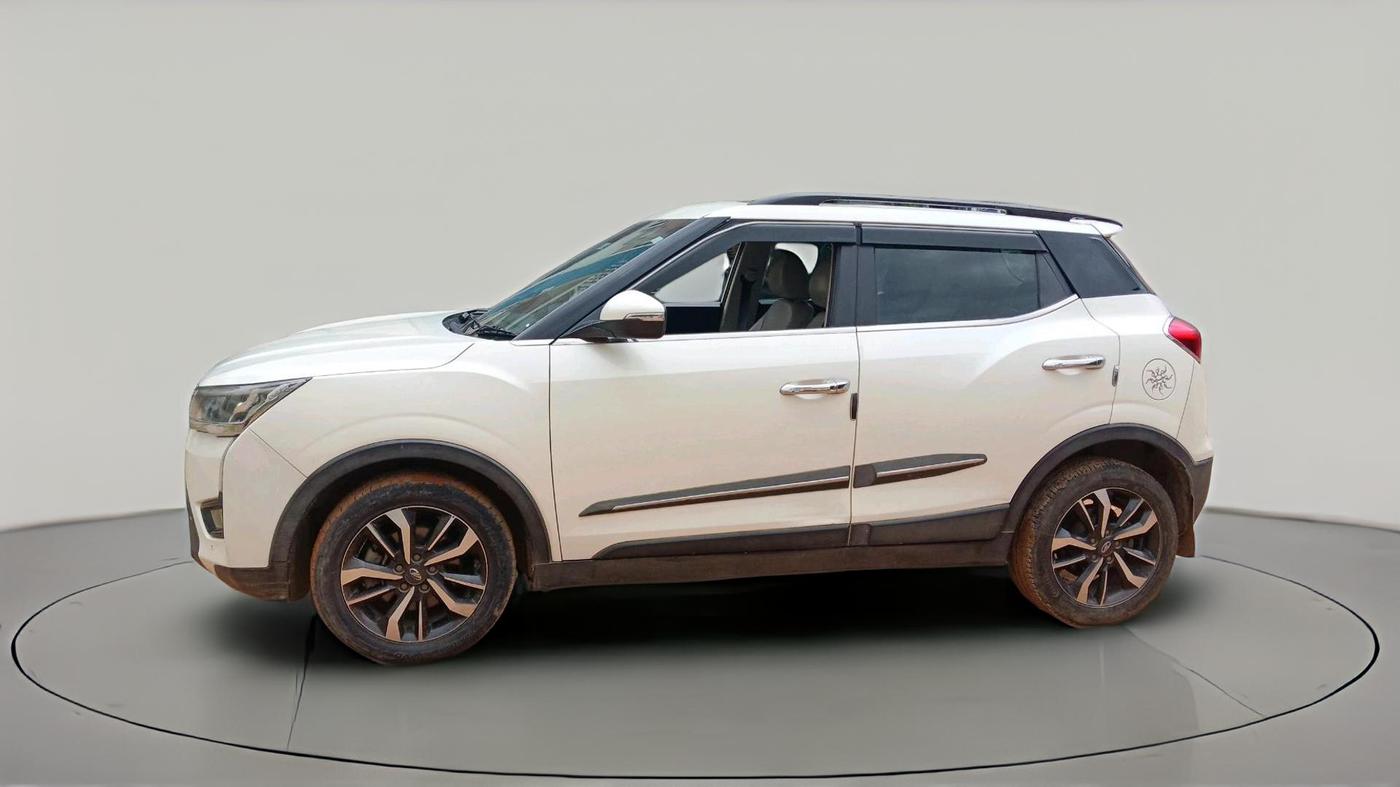 2020 Mahindra XUV300 W8 (O) 1.5 DIESEL AMT, Diesel, Automatic, 1,19,704 km, exterior