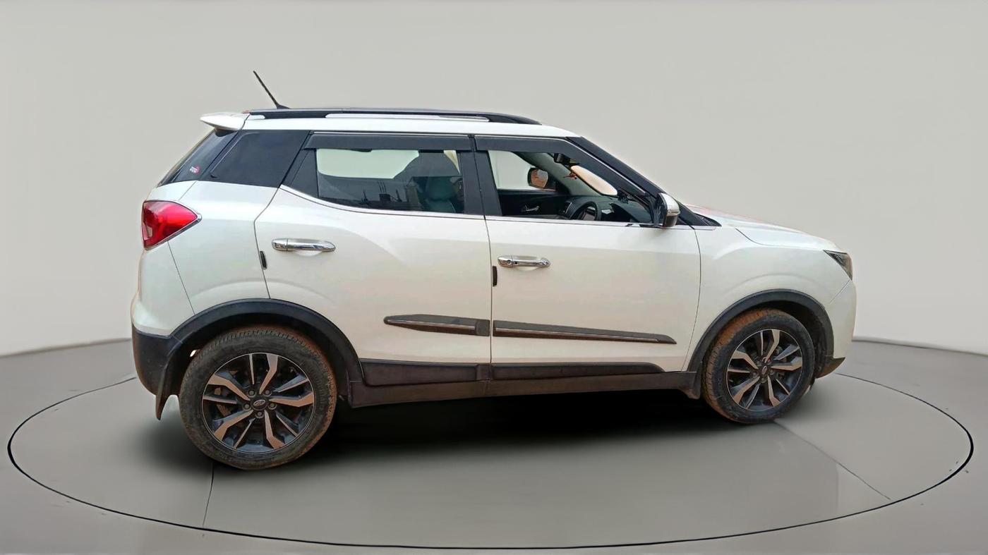 2020 Mahindra XUV300 W8 (O) 1.5 DIESEL AMT, Diesel, Automatic, 1,19,704 km, exterior