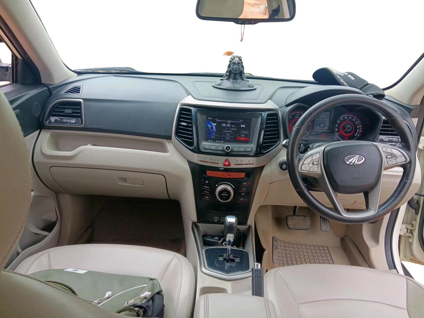 2020 Mahindra XUV300 W8 (O) 1.5 DIESEL AMT, Diesel, Automatic, 1,19,704 km, interior