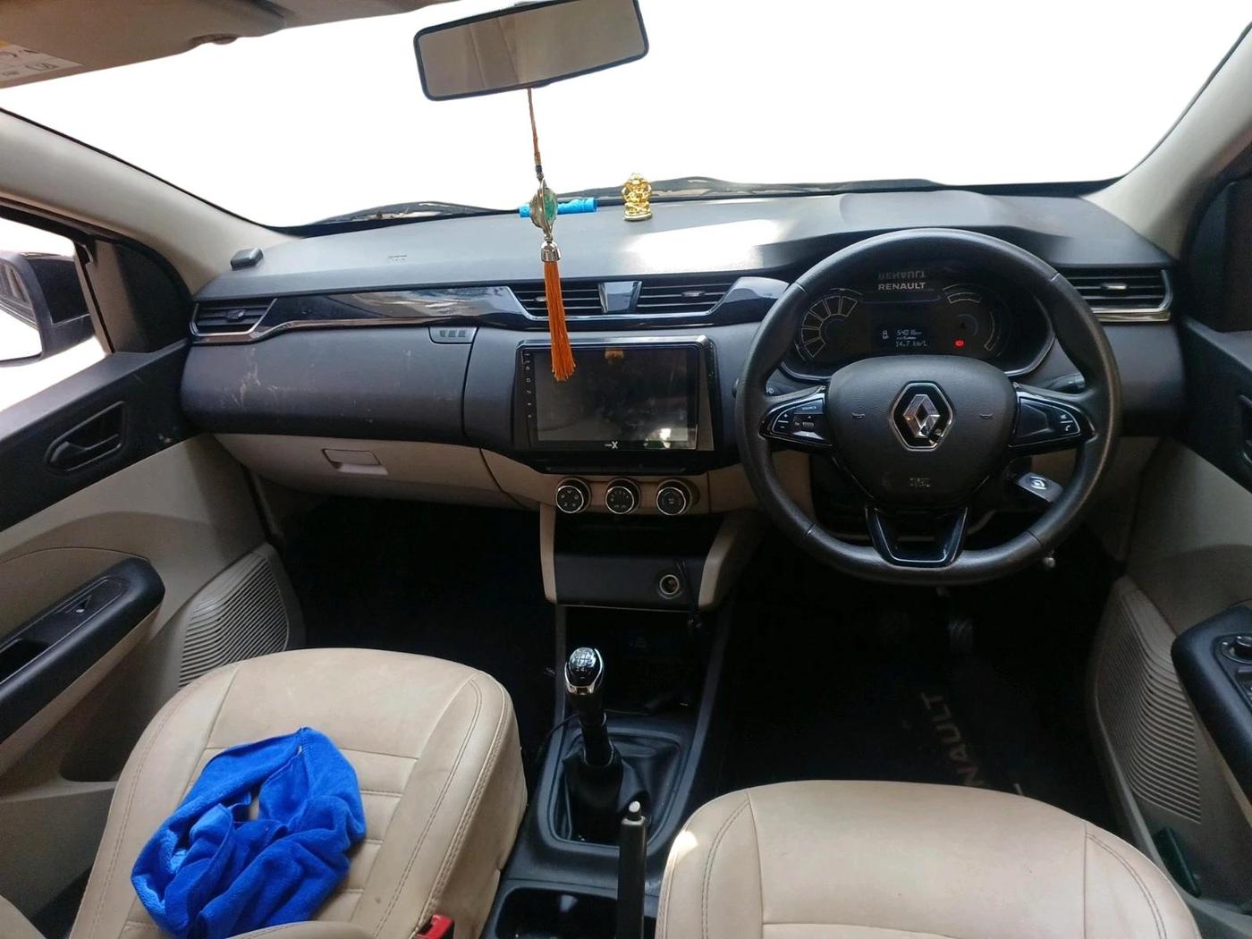 2022 Renault TRIBER RXT, Petrol, Manual, 54,017 km, interior