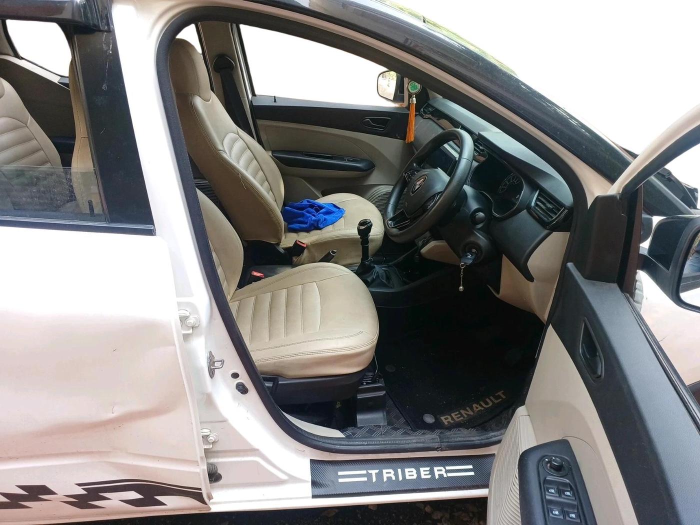 2022 Renault TRIBER RXT, Petrol, Manual, 54,017 km, interior