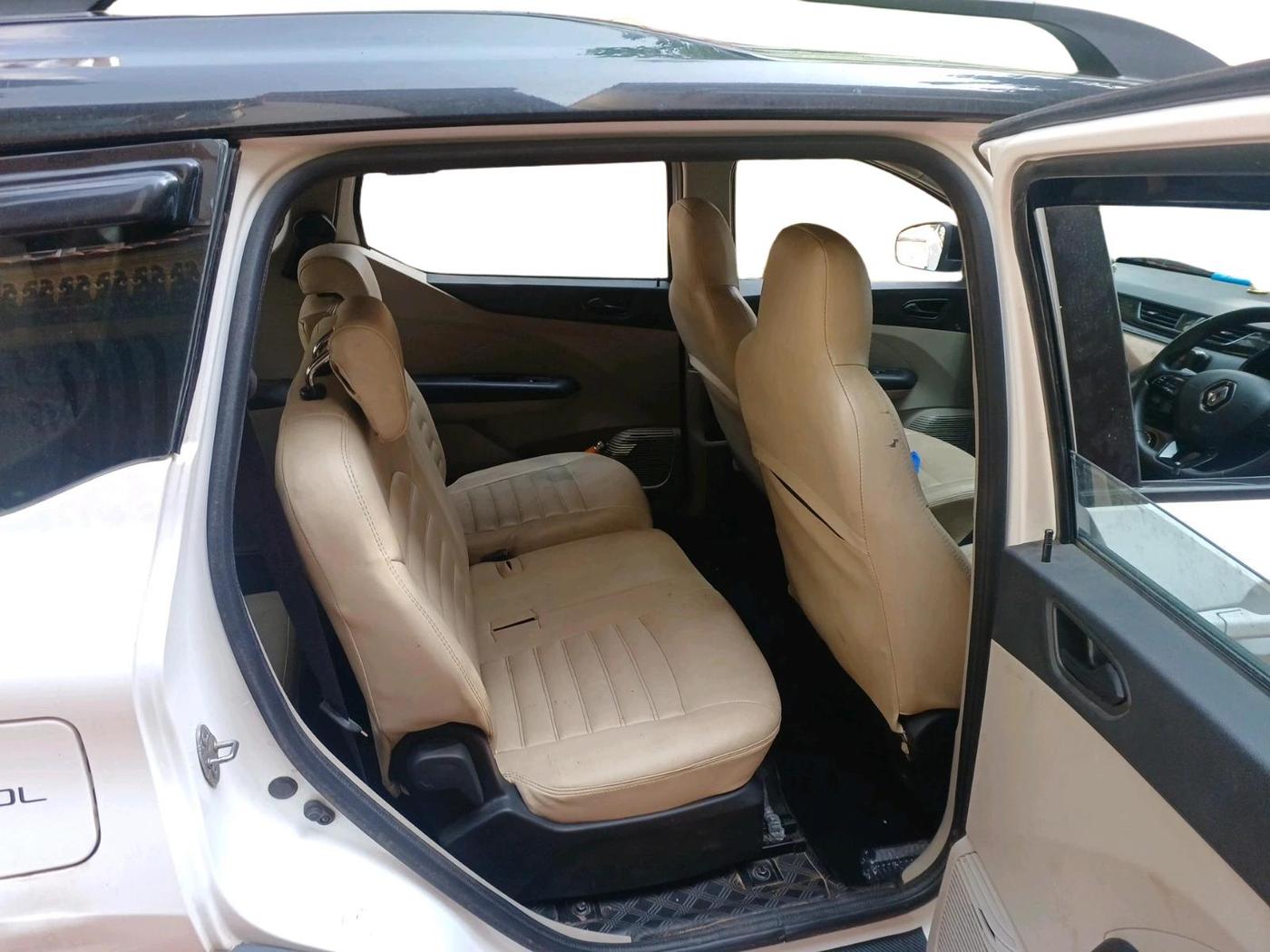 2022 Renault TRIBER RXT, Petrol, Manual, 54,017 km, interior