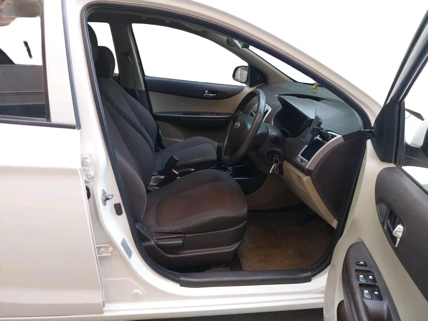 2011 Hyundai i20 MAGNA (O) 1.4 CRDI, Diesel, Manual, 1,87,111 km, interior