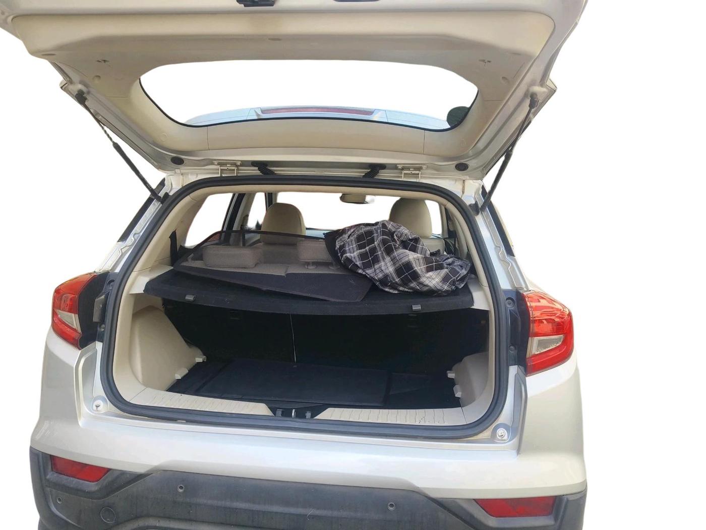 2019 Mahindra XUV300 W8 (O) 1.5 DIESEL, Diesel, Manual, 1,06,080 km, exterior