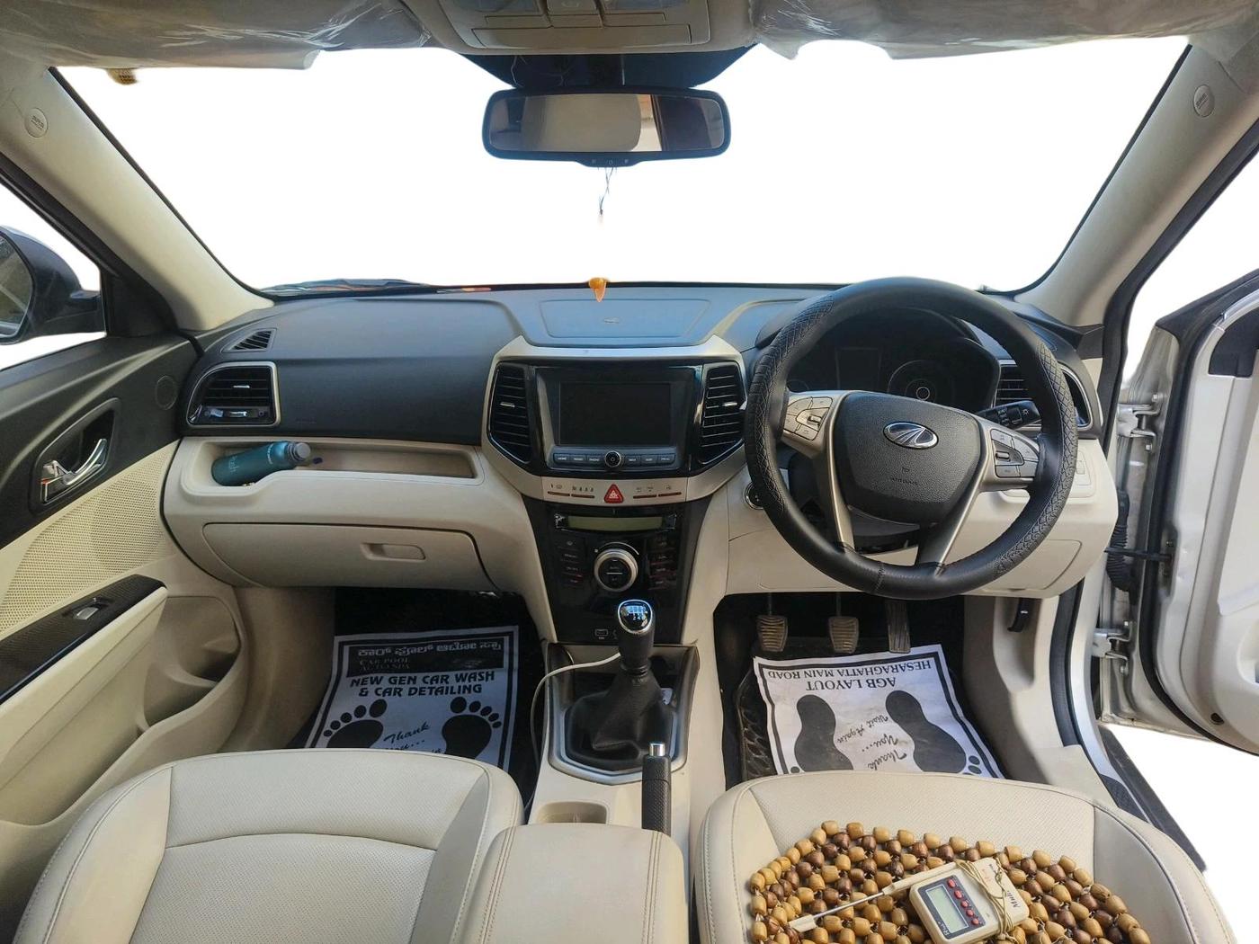 2019 Mahindra XUV300 W8 (O) 1.5 DIESEL, Diesel, Manual, 1,06,080 km, interior