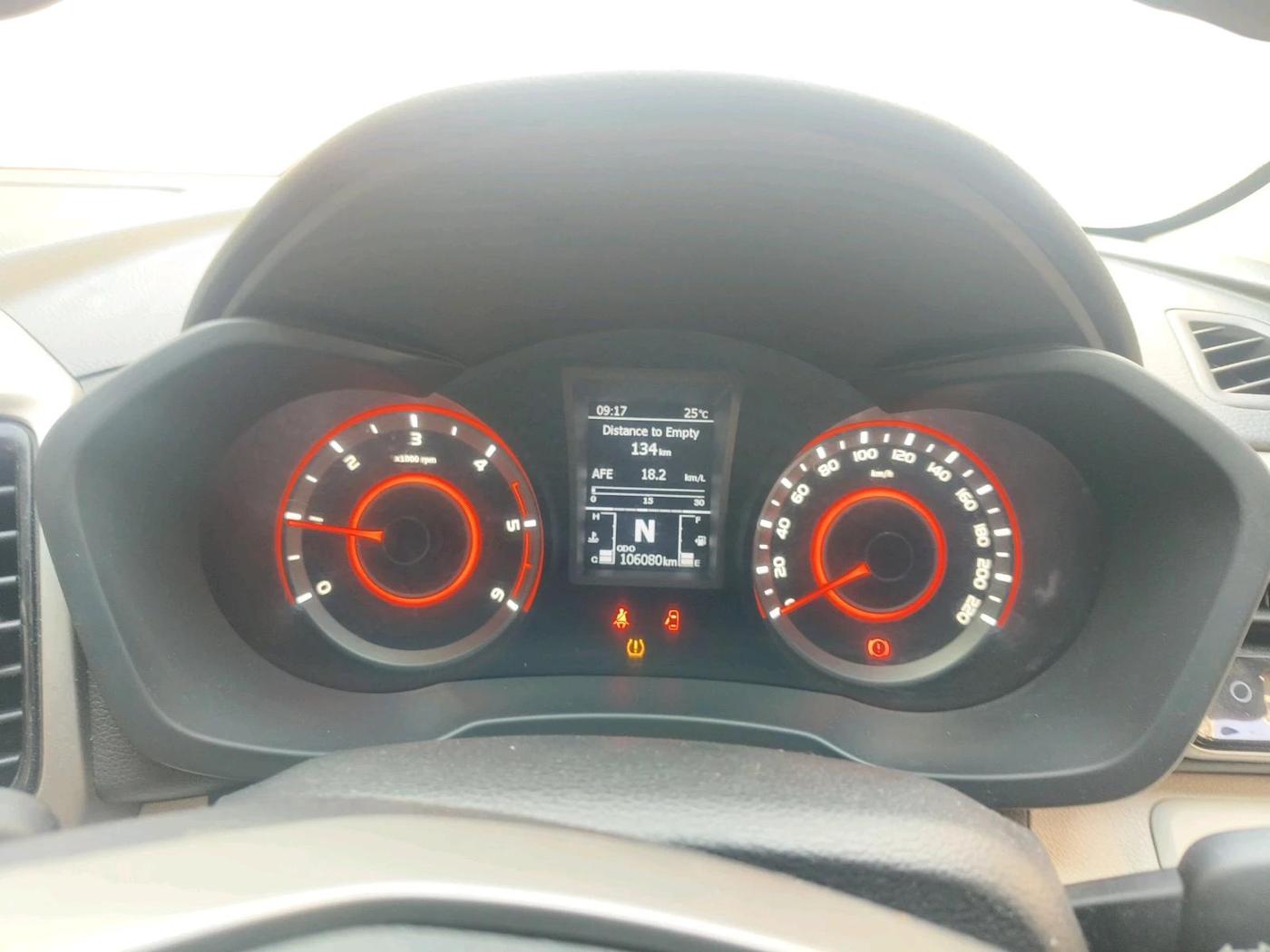 2019 Mahindra XUV300 W8 (O) 1.5 DIESEL, Diesel, Manual, 1,06,080 km, interior