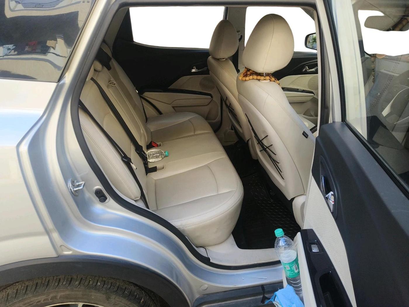 2019 Mahindra XUV300 W8 (O) 1.5 DIESEL, Diesel, Manual, 1,06,080 km, interior