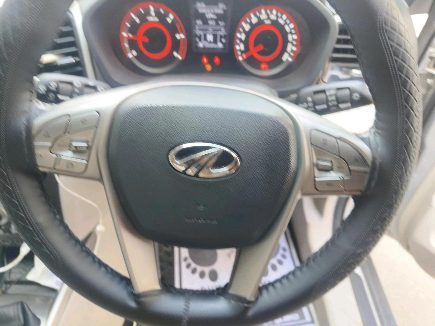 2019 Mahindra XUV300 W8 (O) 1.5 DIESEL, Diesel, Manual, 1,06,080 km, interior