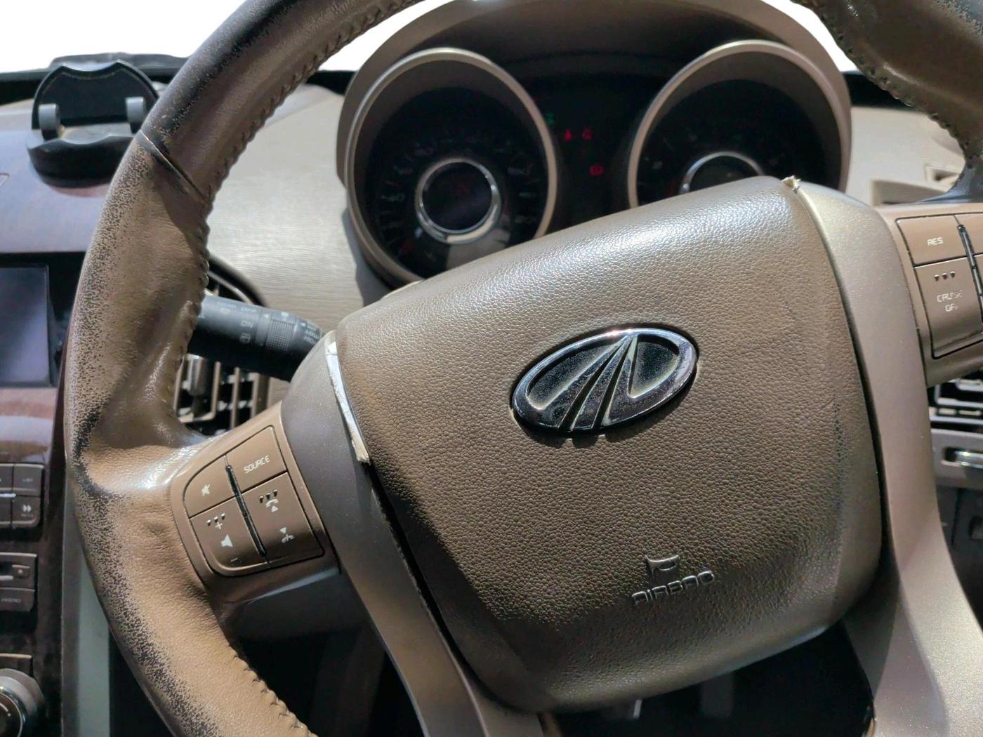 2014 Mahindra XUV500 W8 AWD, Diesel, Manual, 2,14,615 km, interior