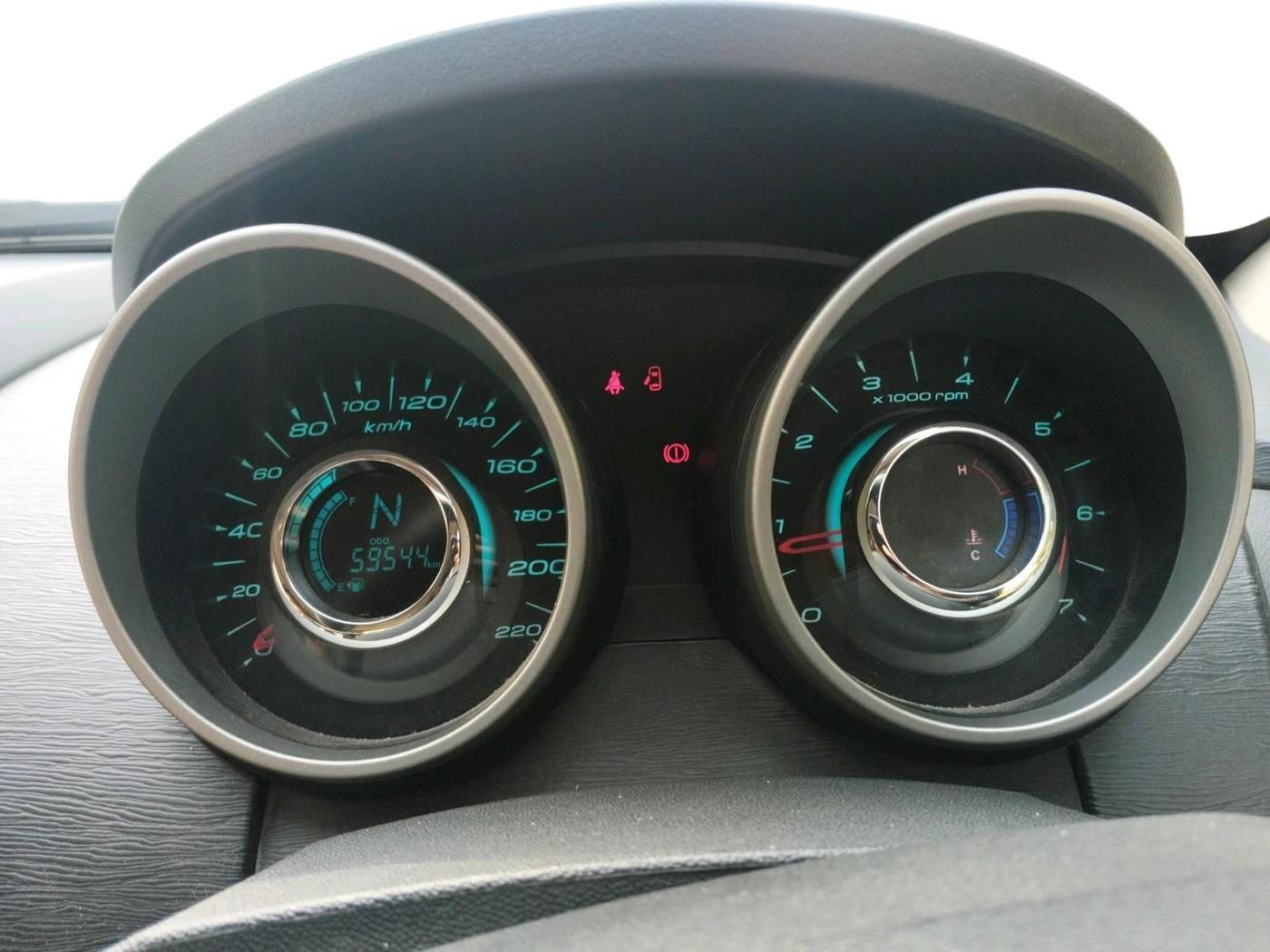 2015 Mahindra XUV500 W10, Diesel, Manual, 59,544 km, interior