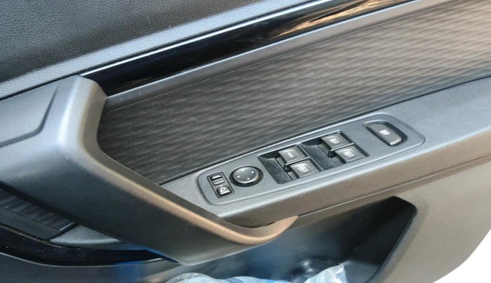 2024 Renault Kiger RXT (O) AMT, Petrol, Automatic, 5,626 km, interior