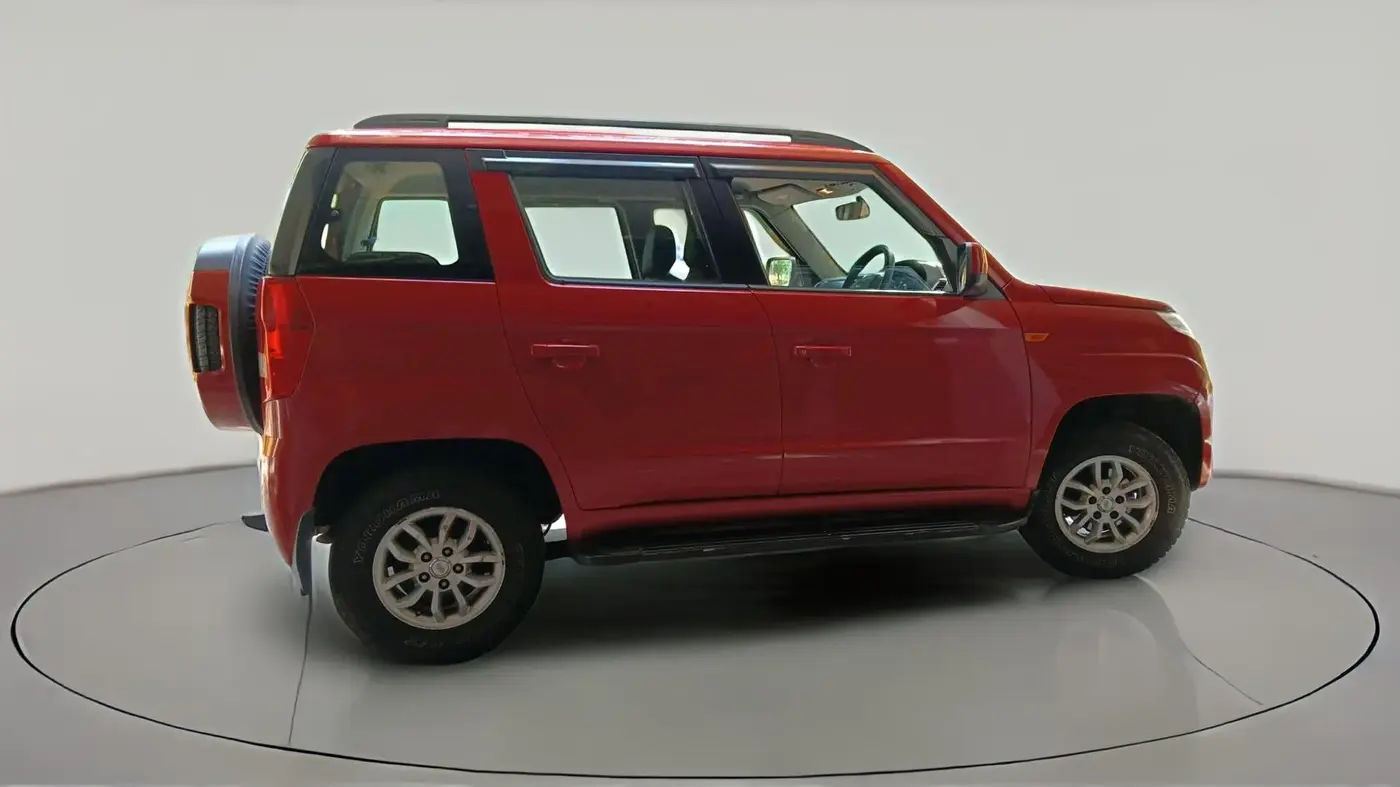 2015 Mahindra TUV300 T8, Diesel, Manual, 1,07,539 km, exterior