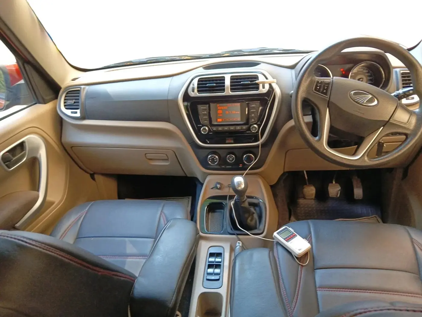 2015 Mahindra TUV300 T8, Diesel, Manual, 1,07,539 km, interior