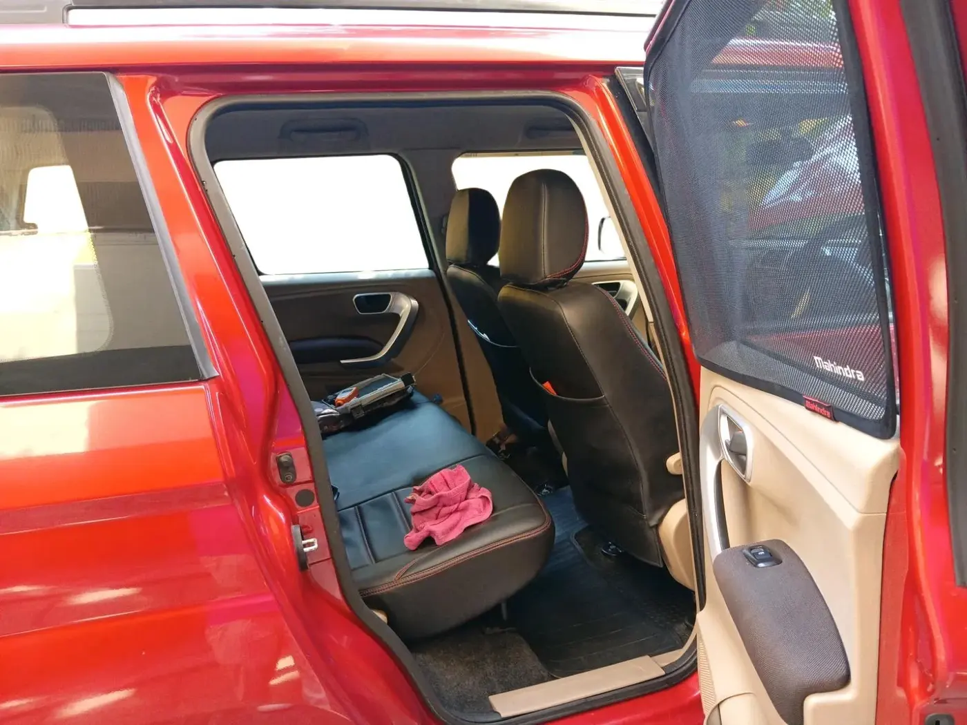 2015 Mahindra TUV300 T8, Diesel, Manual, 1,07,539 km, interior