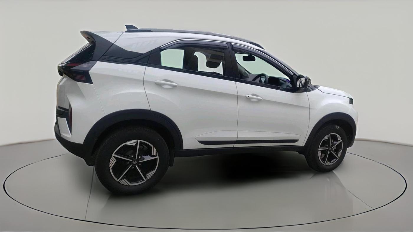 2025 Tata NEXON CREATIVE 1.2 REVOTRON 6MT, Petrol, Manual, 11,557 km, exterior