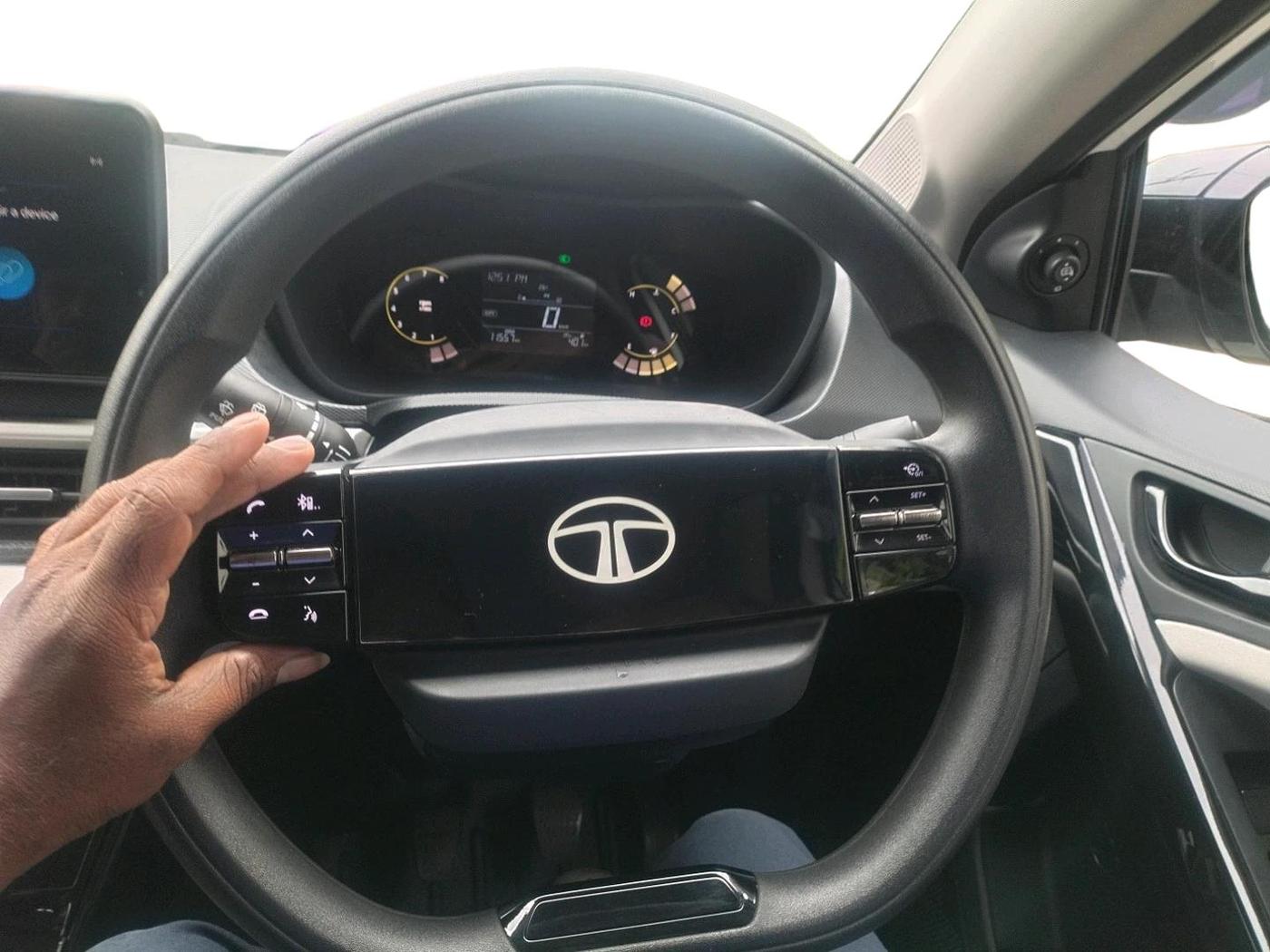 2025 Tata NEXON CREATIVE 1.2 REVOTRON 6MT, Petrol, Manual, 11,557 km, interior
