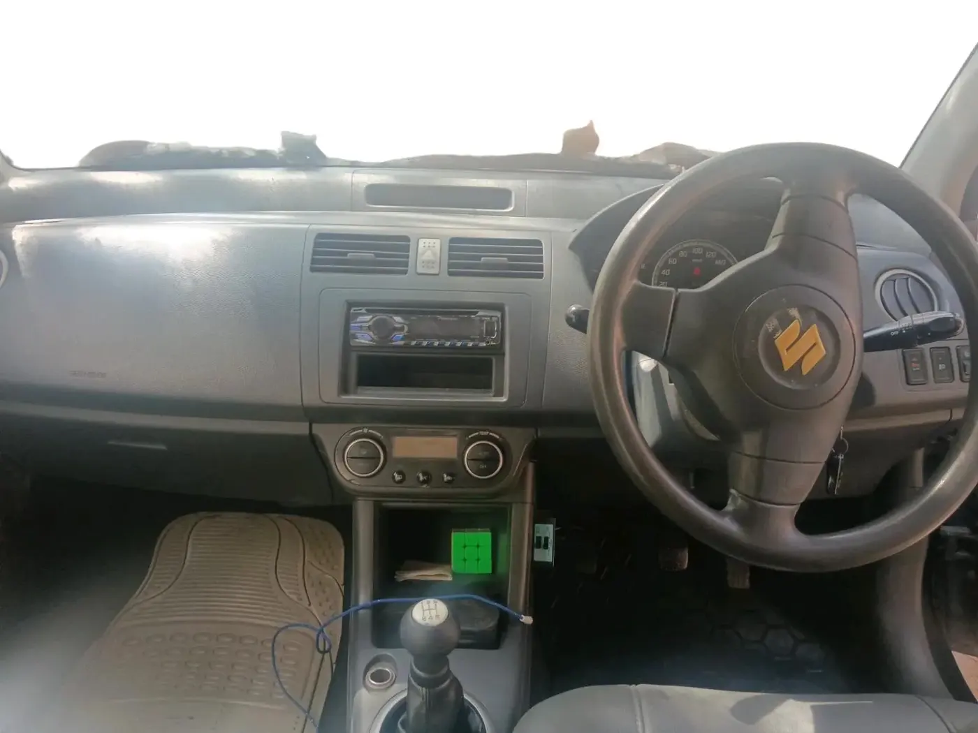 2005 Maruti Swift LXI 1.3, Petrol, Manual, 1,28,529 km, interior