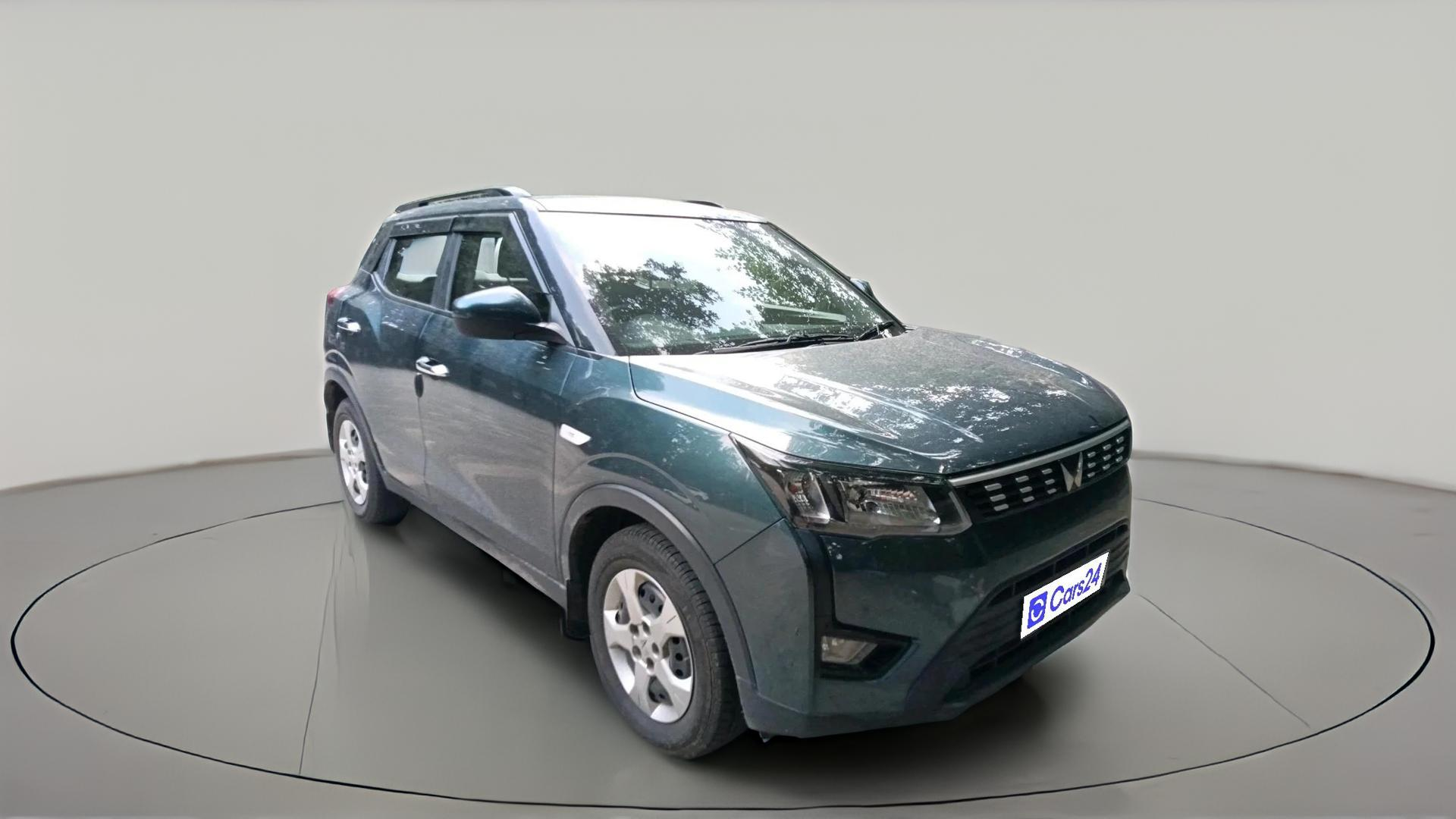 2023 Mahindra XUV300 W6 1.2 PETROL