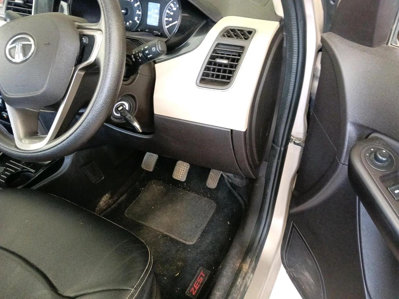 2015 Tata Zest XMS PETROL, Petrol, Manual, 34,559 km, interior