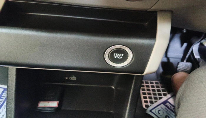 2020 Renault TRIBER RXZ AMT, Petrol, Automatic, 52,811 km, interior