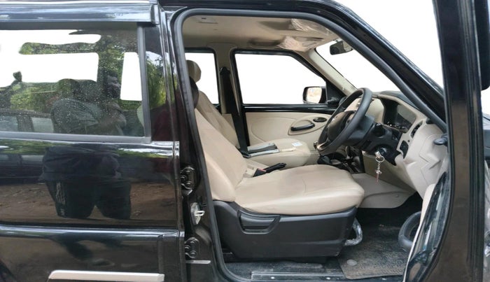 2024 Mahindra SCORPIO CLASSIC S 9STR, Diesel, Manual, 8,348 km, interior