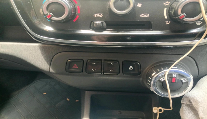 2016 Renault Kwid RXT 1.0 AMT, Petrol, Automatic, 63,097 km, interior