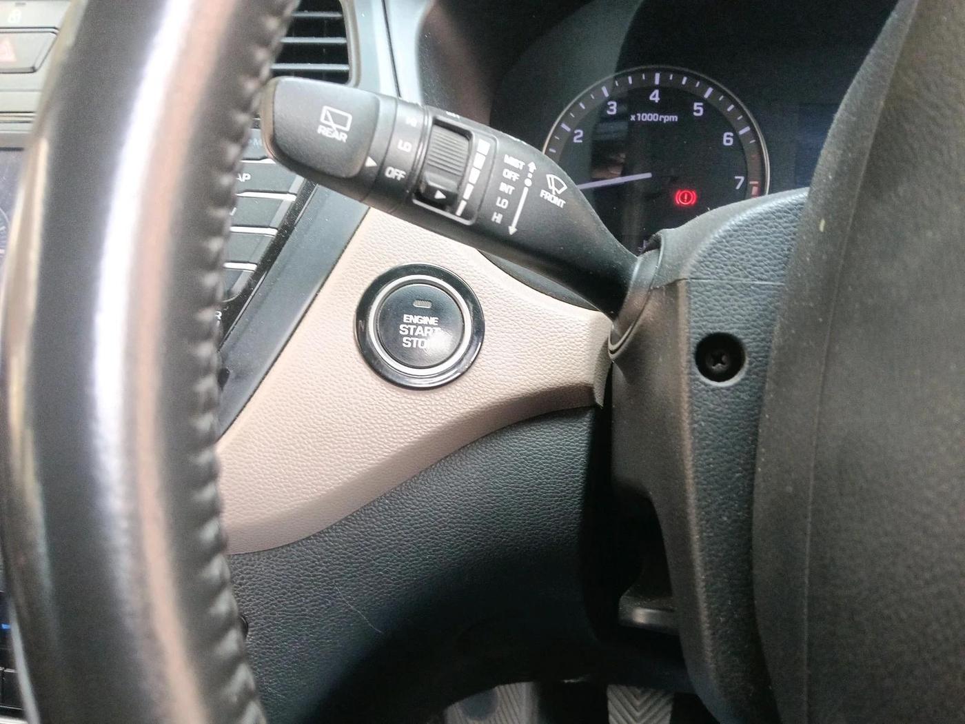 2016 Hyundai Elite i20 ASTA 1.2 (O), Petrol, Manual, 75,298 km, interior