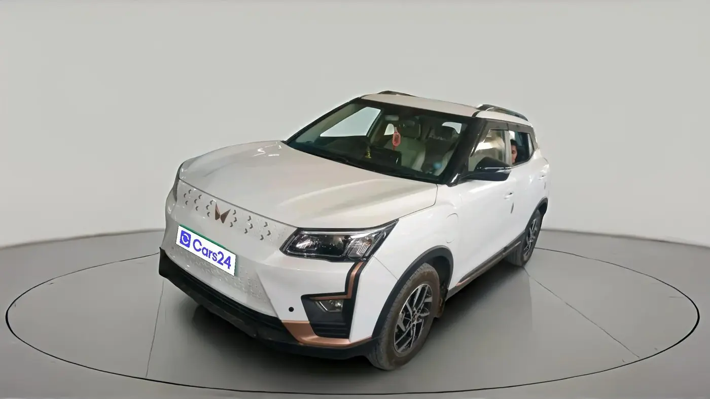 2025 Mahindra XUV400 EL 7.2 KW, Electric, Automatic, 22,000 km, exterior