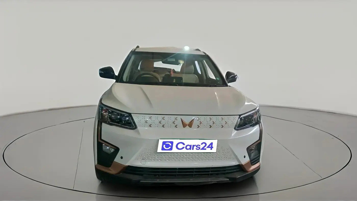 2025 Mahindra XUV400 EL 7.2 KW, Electric, Automatic, 22,000 km, exterior
