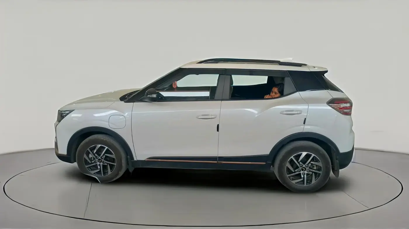2025 Mahindra XUV400 EL 7.2 KW, Electric, Automatic, 22,000 km, exterior