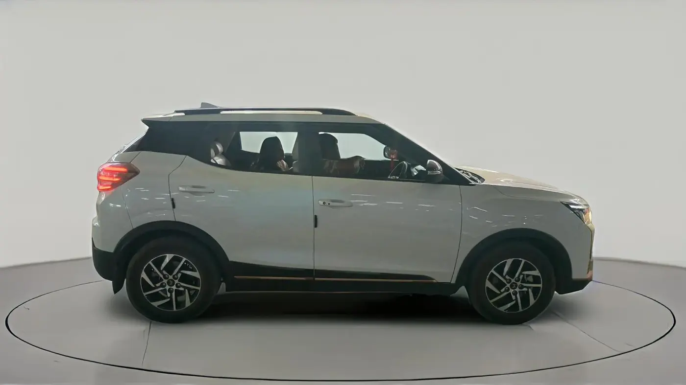 2025 Mahindra XUV400 EL 7.2 KW, Electric, Automatic, 22,000 km, exterior