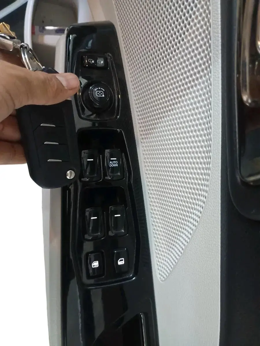 2025 Mahindra XUV400 EL 7.2 KW, Electric, Automatic, 22,000 km, interior