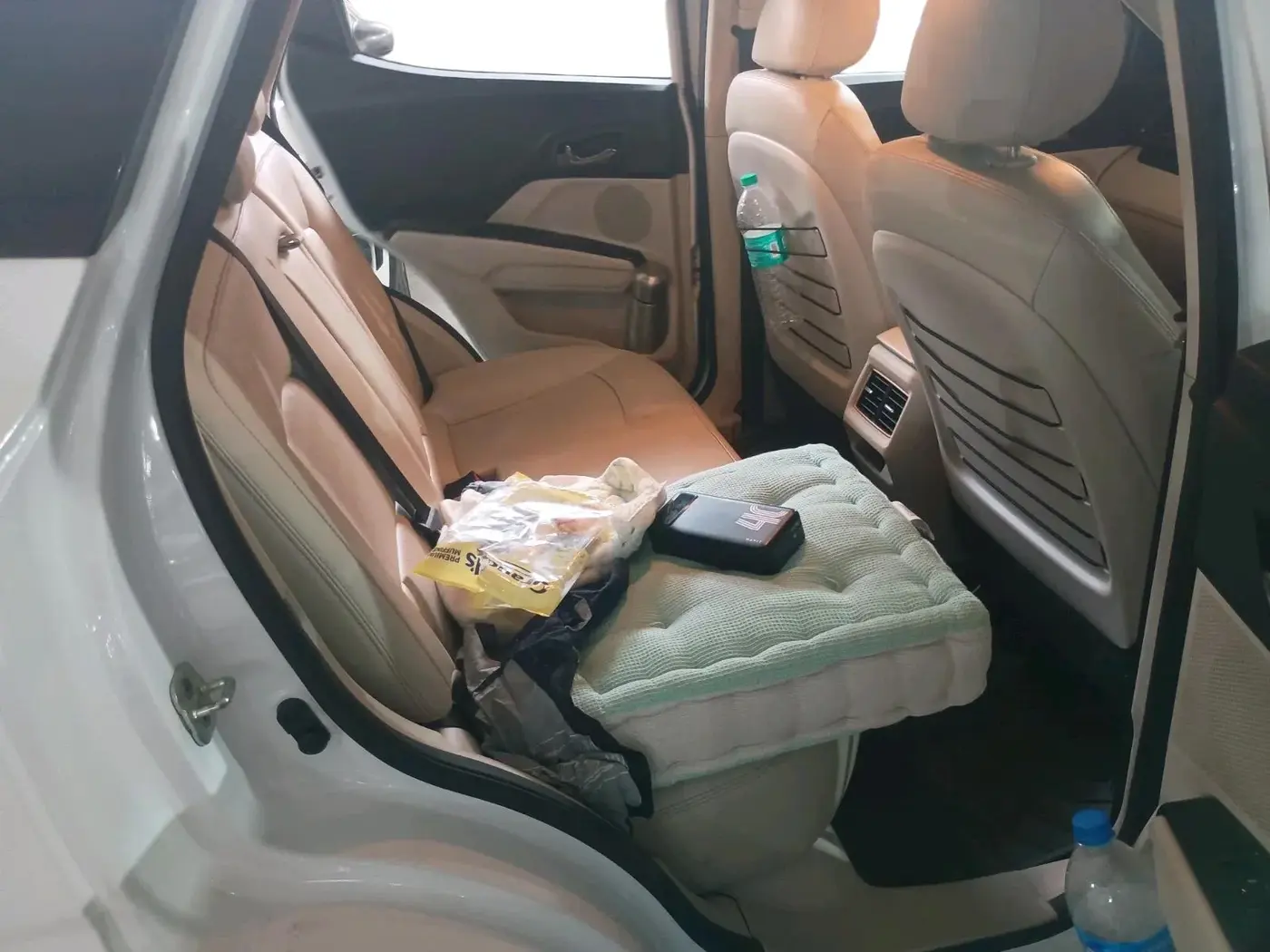 2025 Mahindra XUV400 EL 7.2 KW, Electric, Automatic, 22,000 km, interior