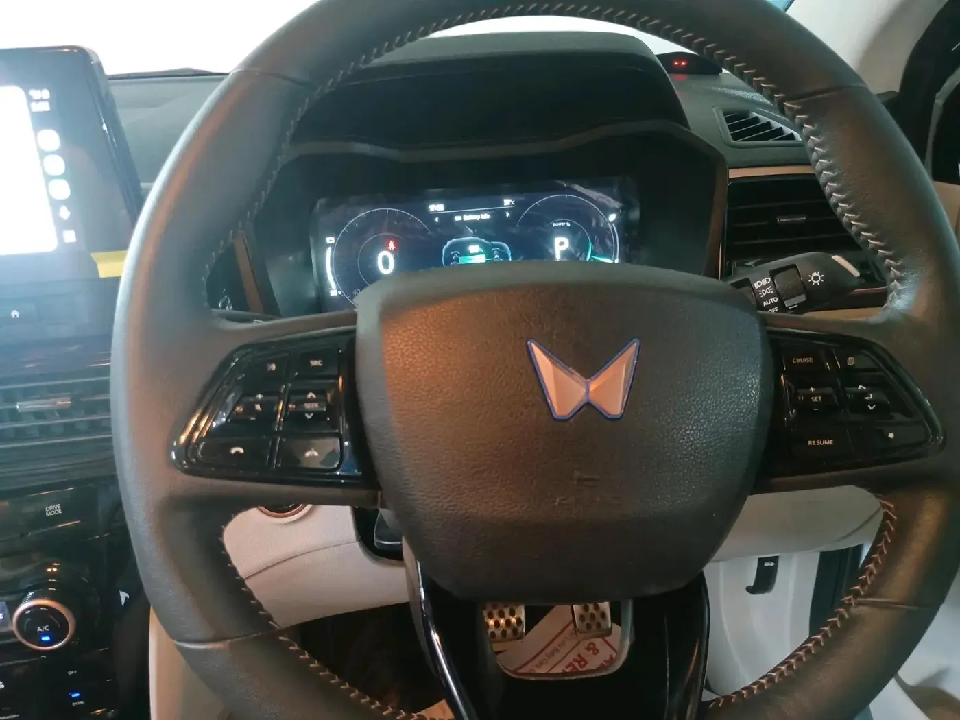 2025 Mahindra XUV400 EL 7.2 KW, Electric, Automatic, 22,000 km, interior