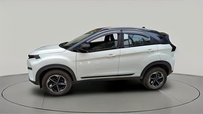2024 Tata NEXON FEARLESS + SUNROOF DUAL TONE 1.5 DIESEL, Diesel, Manual, 13,050 km, exterior
