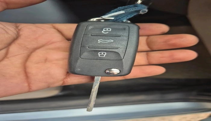 2010 Volkswagen Polo HIGHLINE1.2L, Petrol, Manual, 1,31,247 km, interior
