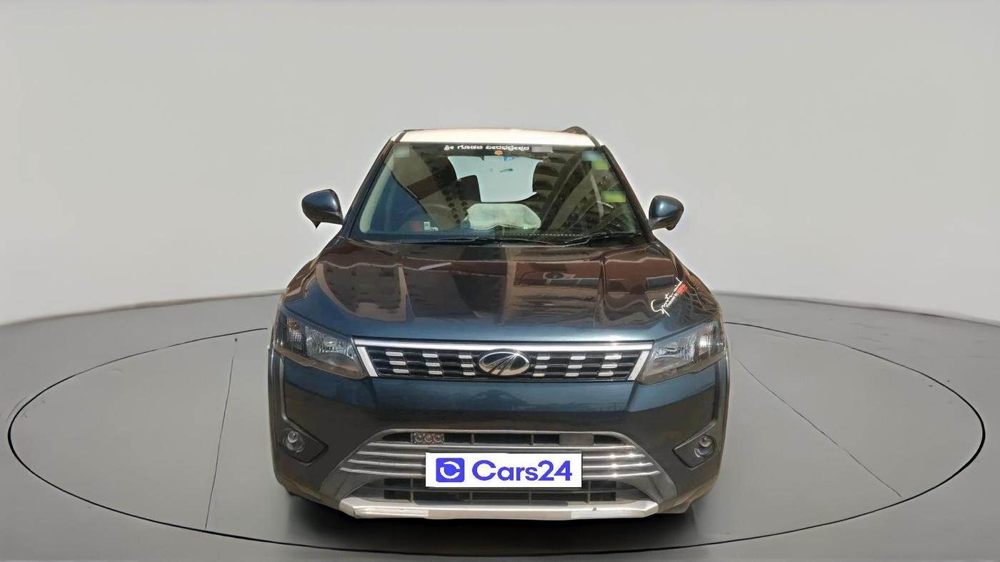 2022 Mahindra XUV300 W6 1.5 DIESEL AMT, Diesel, Automatic, 39,500 km, exterior