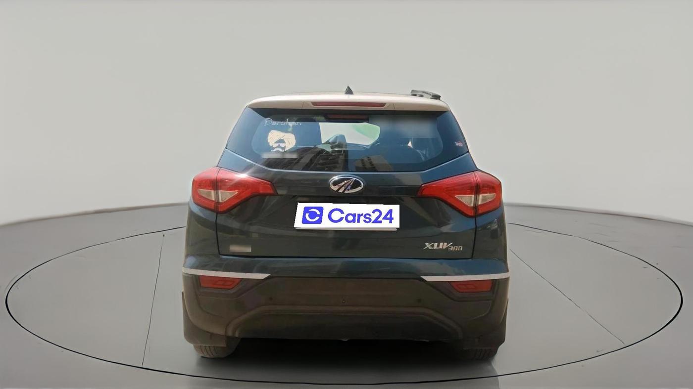 2022 Mahindra XUV300 W6 1.5 DIESEL AMT, Diesel, Automatic, 39,500 km, exterior