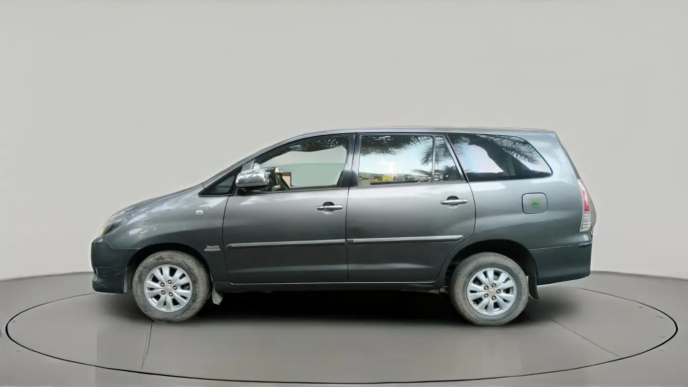 2011 Toyota Innova V 2.5 7 STR, Diesel, Manual, 1,38,210 km, exterior