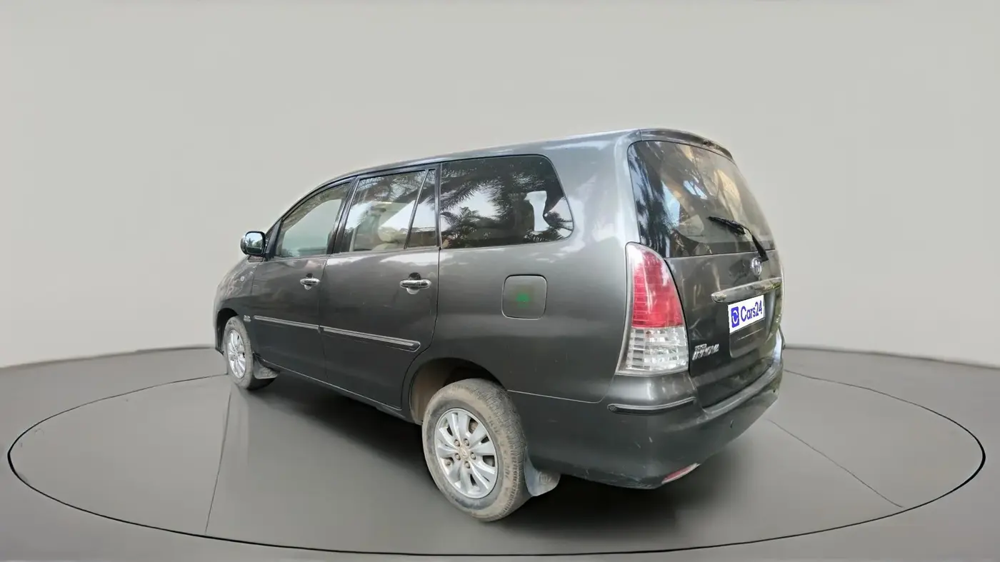 2011 Toyota Innova V 2.5 7 STR, Diesel, Manual, 1,38,210 km, exterior