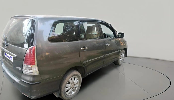 2011 Toyota Innova V 2.5 7 STR, Diesel, Manual, 1,38,210 km, exterior