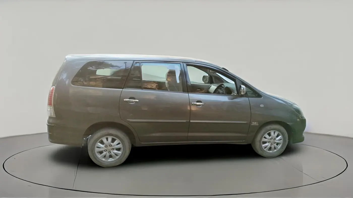 2011 Toyota Innova V 2.5 7 STR, Diesel, Manual, 1,38,210 km, exterior