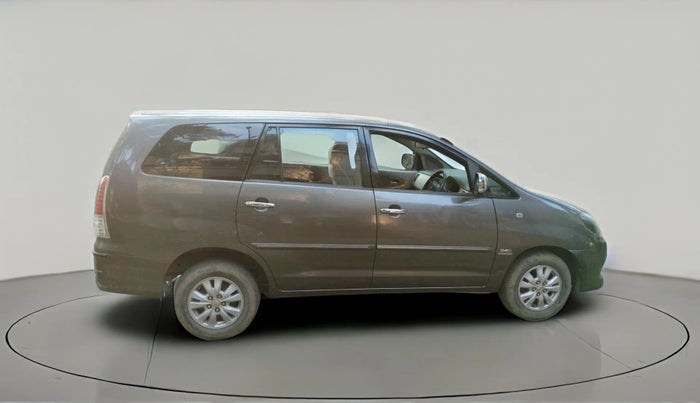 2011 Toyota Innova V 2.5 7 STR, Diesel, Manual, 1,38,210 km, exterior