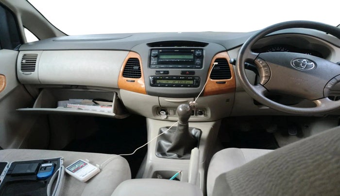 2011 Toyota Innova V 2.5 7 STR, Diesel, Manual, 1,38,210 km, interior