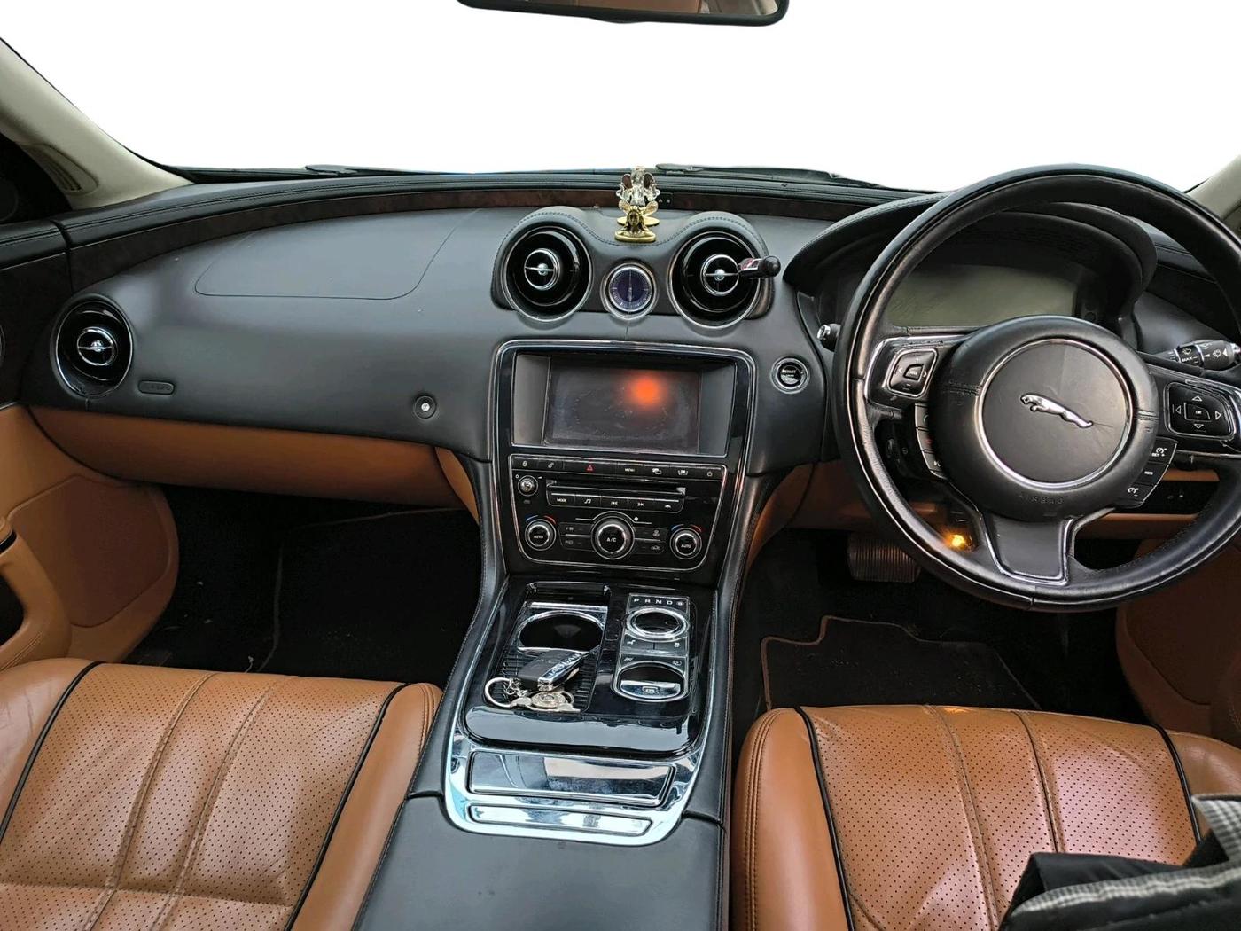 2011 Jaguar XJ L  3.0 Diesel , Diesel, Automatic, 88,502 km, interior