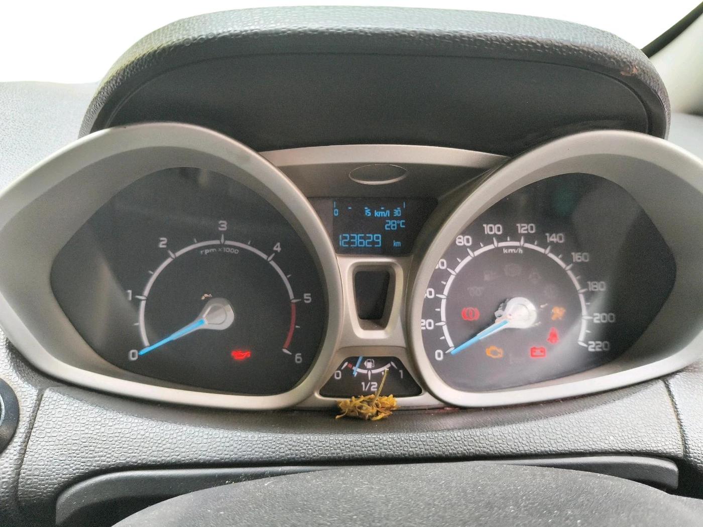 2014 Ford Ecosport TITANIUM 1.5L DIESEL (OPT), Diesel, Manual, 1,23,629 km, interior